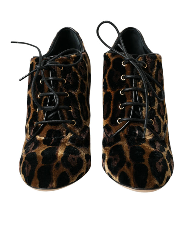 Scarpe con lacci in pelo di leopardo marrone