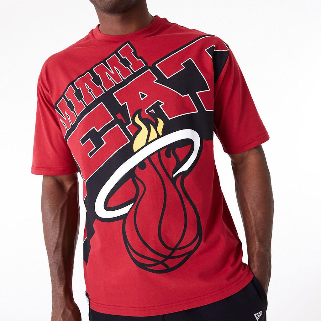 NEW ERA NBA LARGE WRDMRK OS TEE MIAHEA  PNRBLK