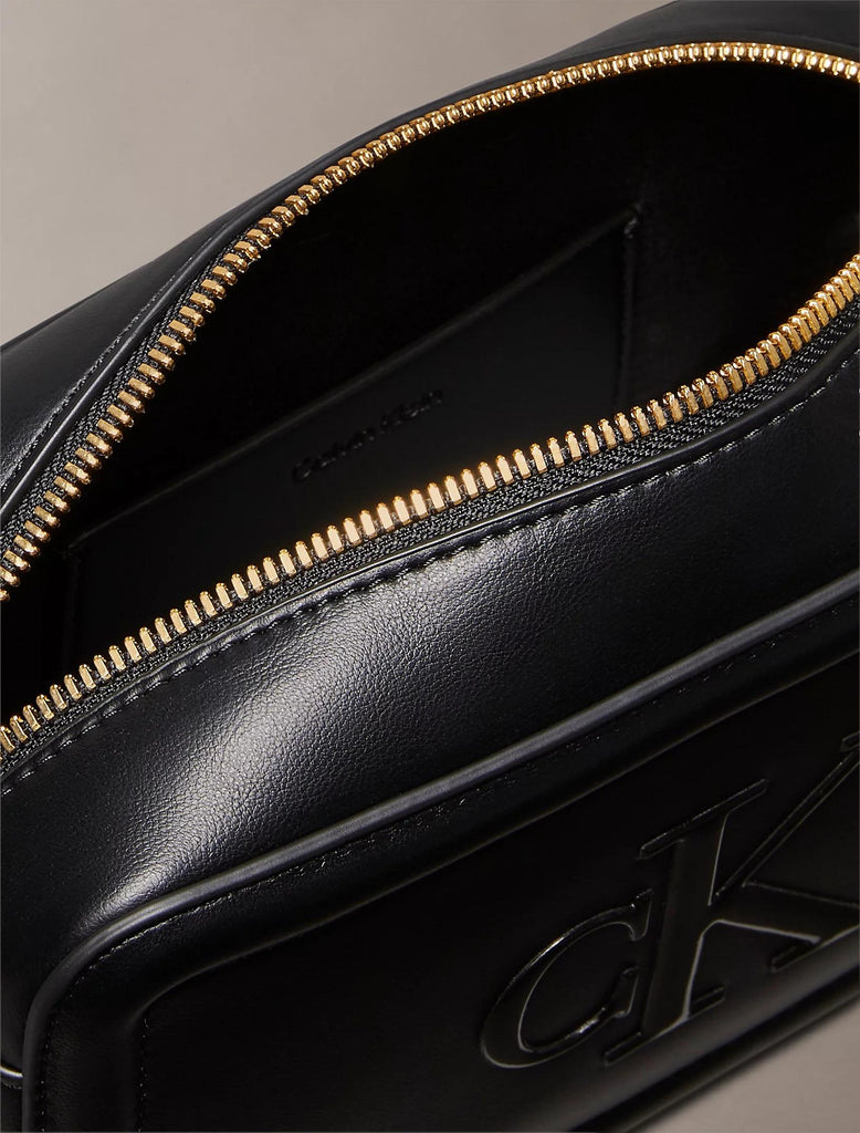 CALVIN KLEIN JEANS BOLD CK CAMERA BAG