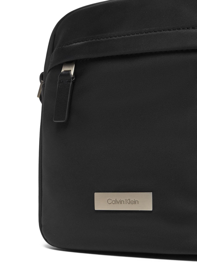 CALVIN KLEIN SLEEK REPORTER