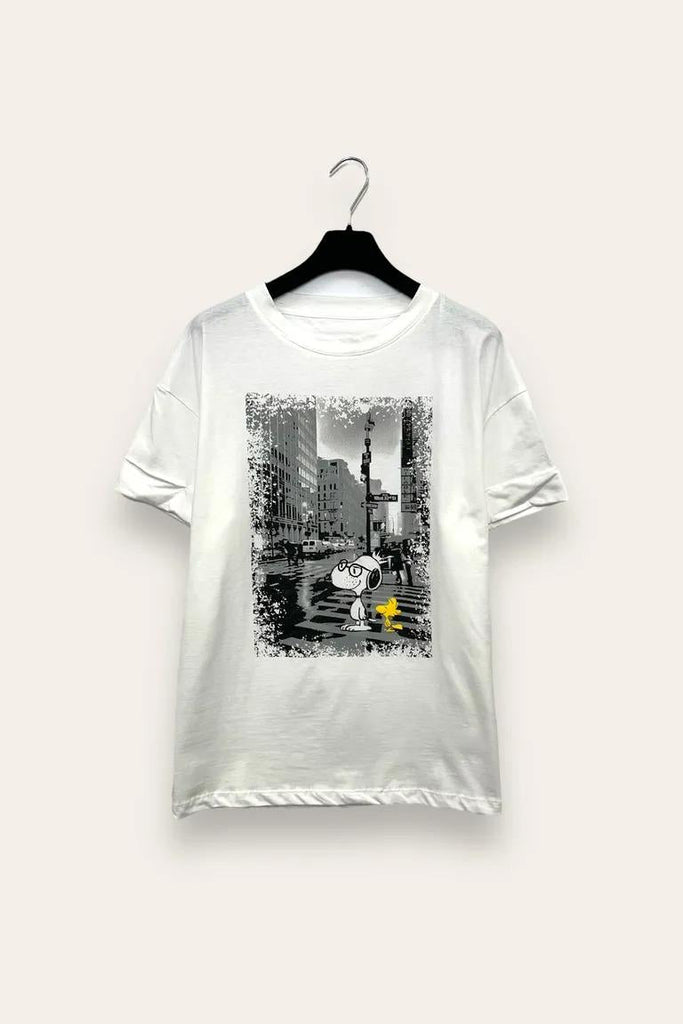 LOVEme T-shirt stampa con snoopy in città e brillantini