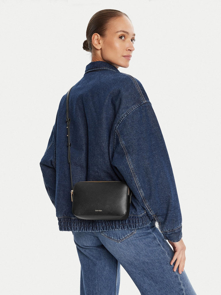 CALVIN KLEIN FOIL LOGO ELONGATED CAMERA BAG