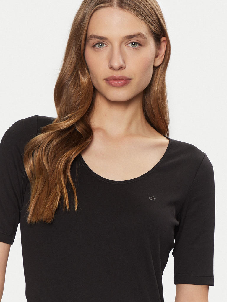 CALVIN KLEIN LIQUID TOUCH SCOOP T