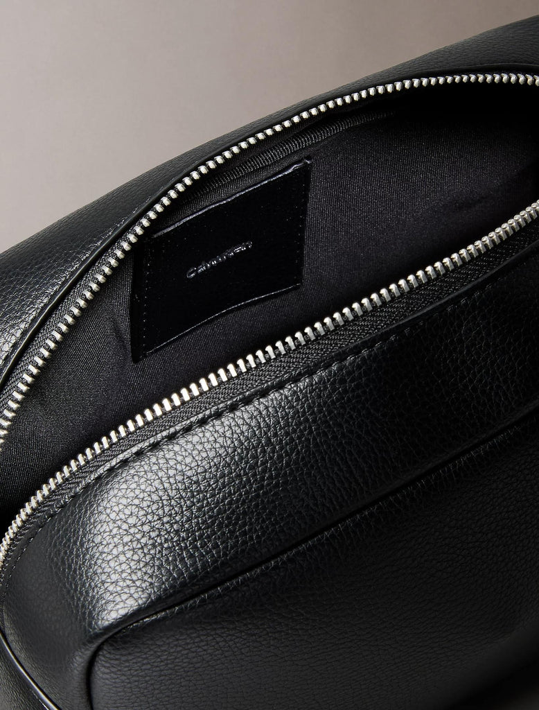 CALVIN KLEIN JEANS WEBBING STRAP DOPP KIT