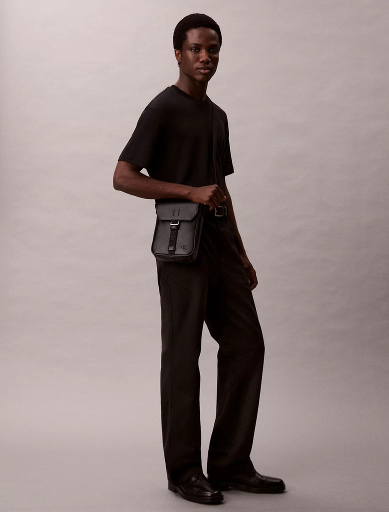 CALVIN KLEIN CARGO FLAP REPORTER