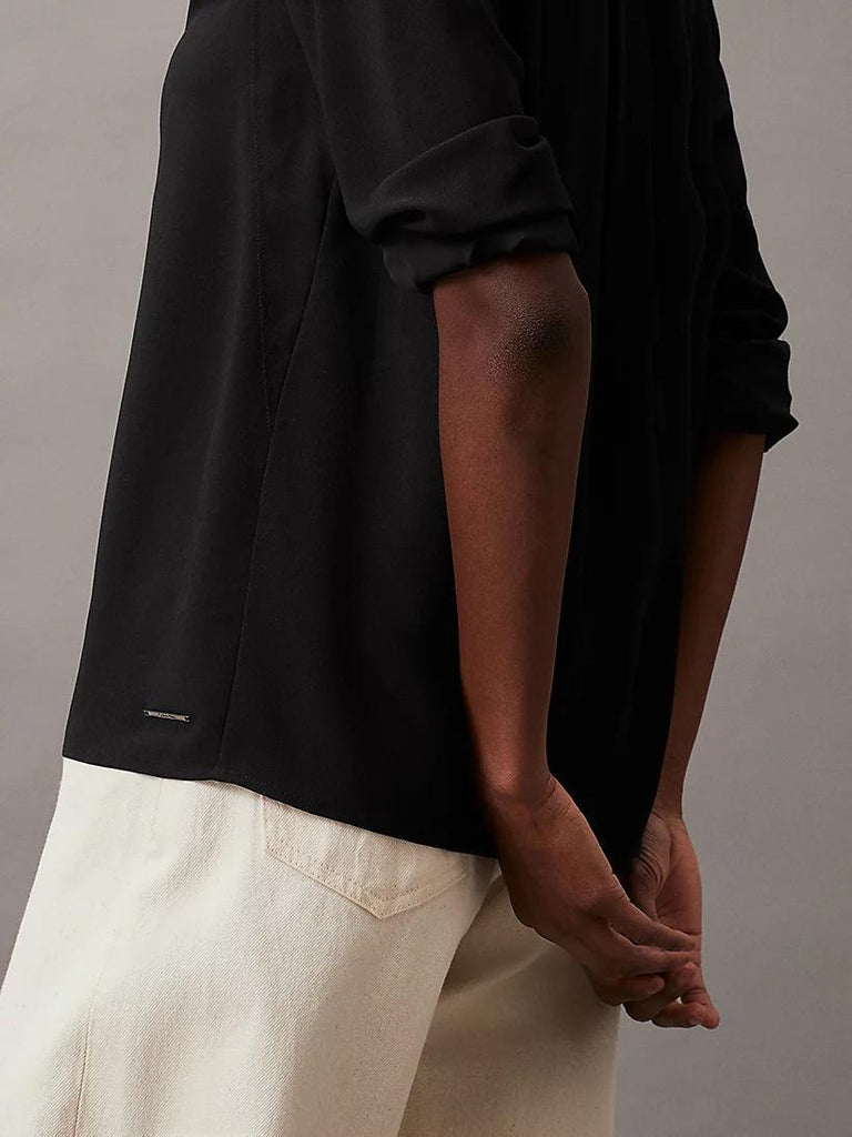 CALVIN KLEIN COLLARLESS LONG SLEE