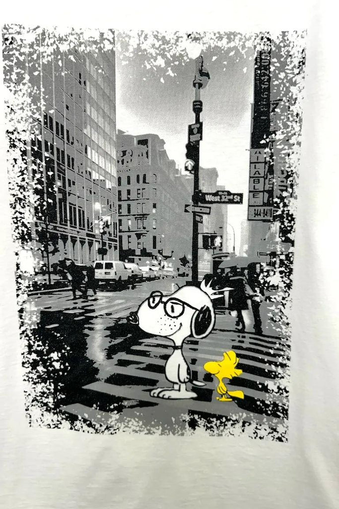 LOVEme T-shirt stampa con snoopy in città e brillantini