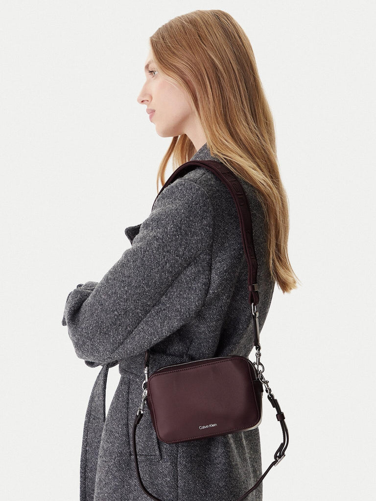 CALVIN KLEIN WEBBING DOUBLE STRAP CAMERA BAG