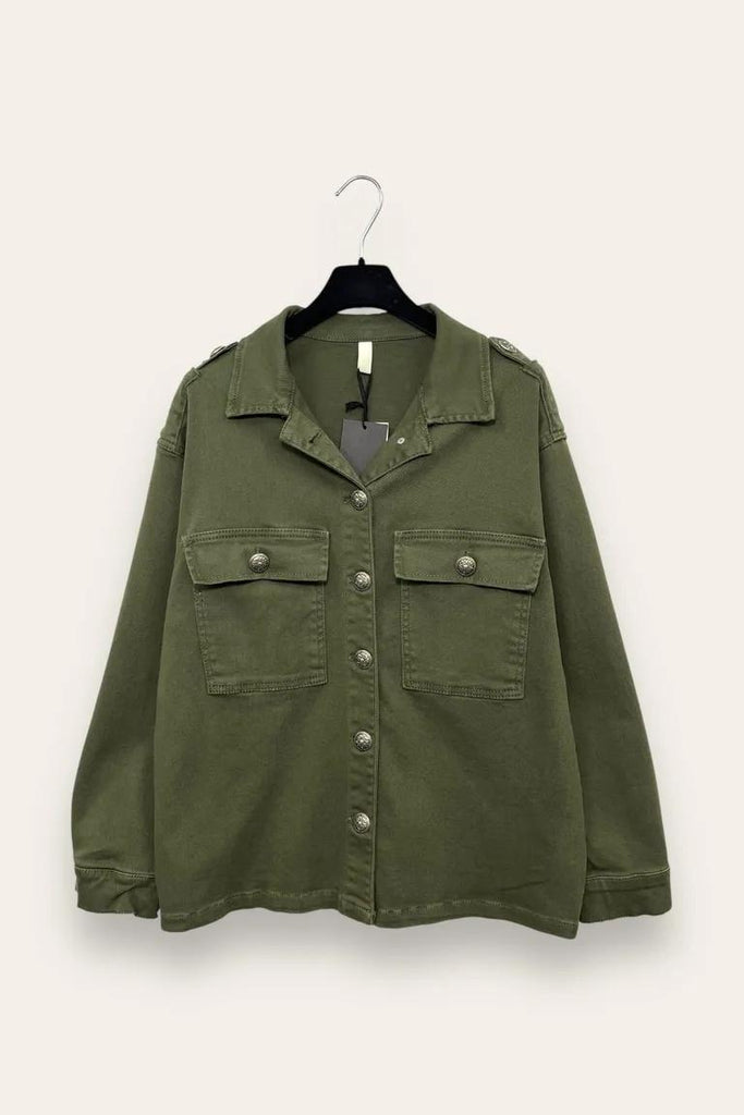 LOVEme Giacca a camicia over in denim, con tasconi e bottoni gioiello