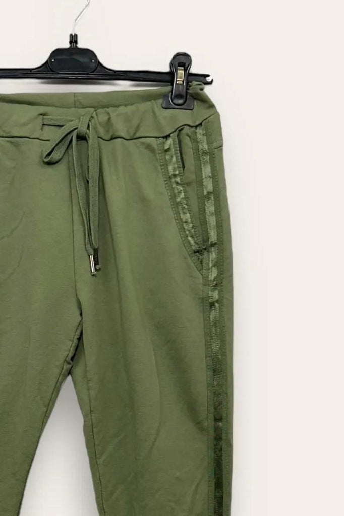 LOVEme Pantalone in felpa con banda laterale in raso