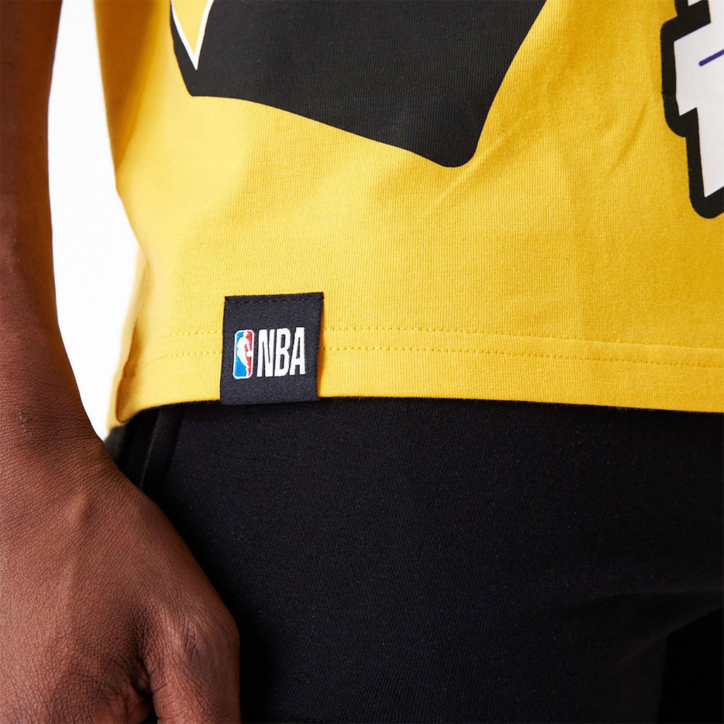 NEW ERA NBA LARGE WRDMRK OS TEE LOSLAK  AGD
