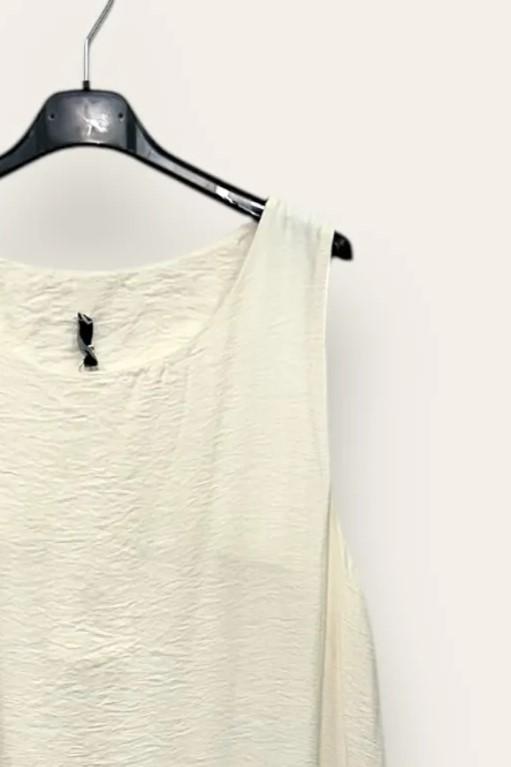 LOVEme Abito svasato smanicato in viscosa goffrata