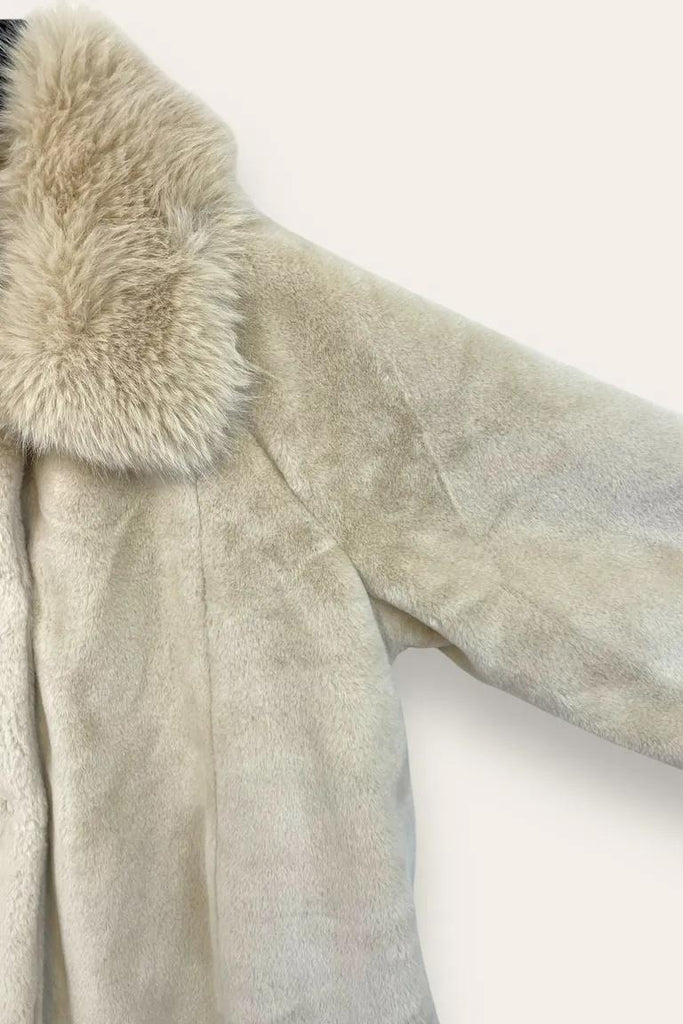 LOVEme Ecopelliccia over con profilo a contrasto