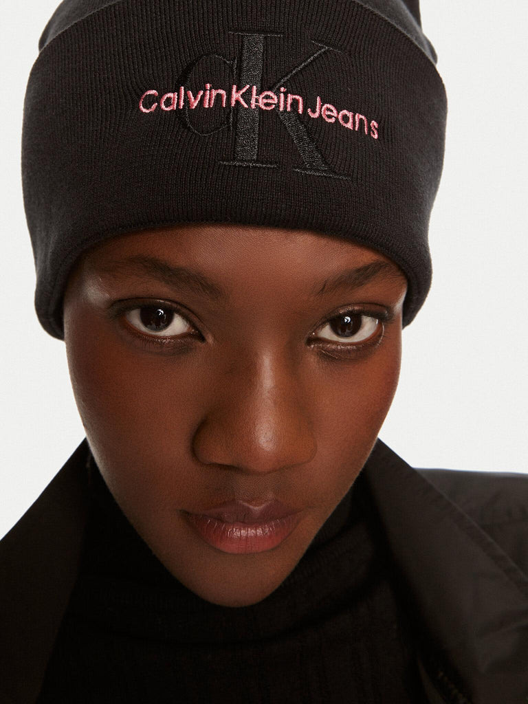 CALVIN KLEIN JEANS MONO LOGO EMBRO BEANIE