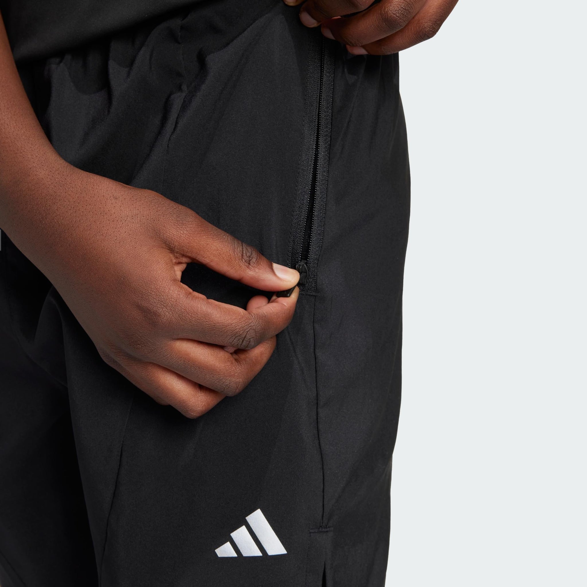 ADIDAS J WOVEN SHORTS      BLACK/REFSIL