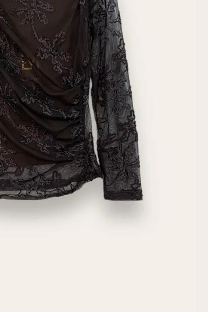 LOVEme Maglietta in tulle con ricamo in ciniglia e drappeggio sul fianco