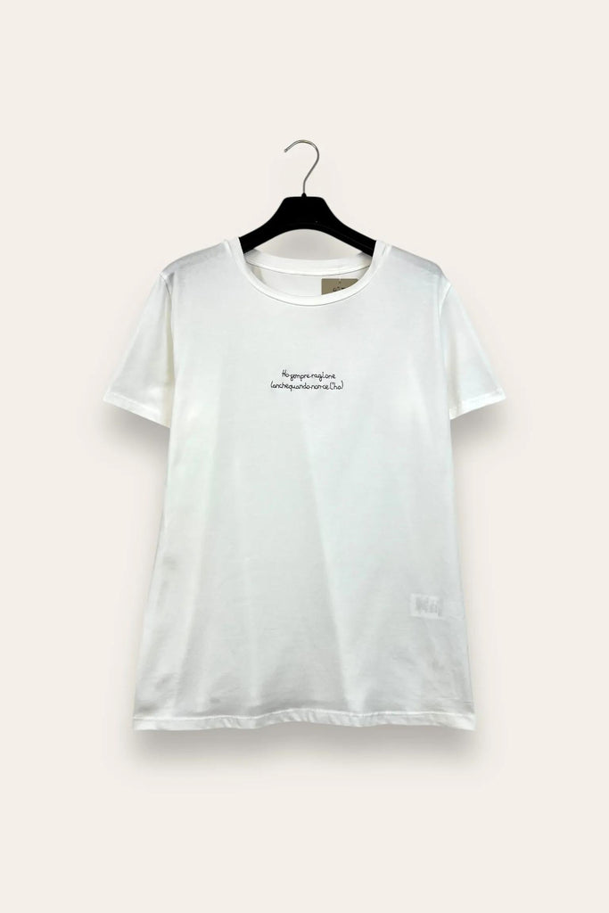 LOVEme T-shirt con scritta ricamata 