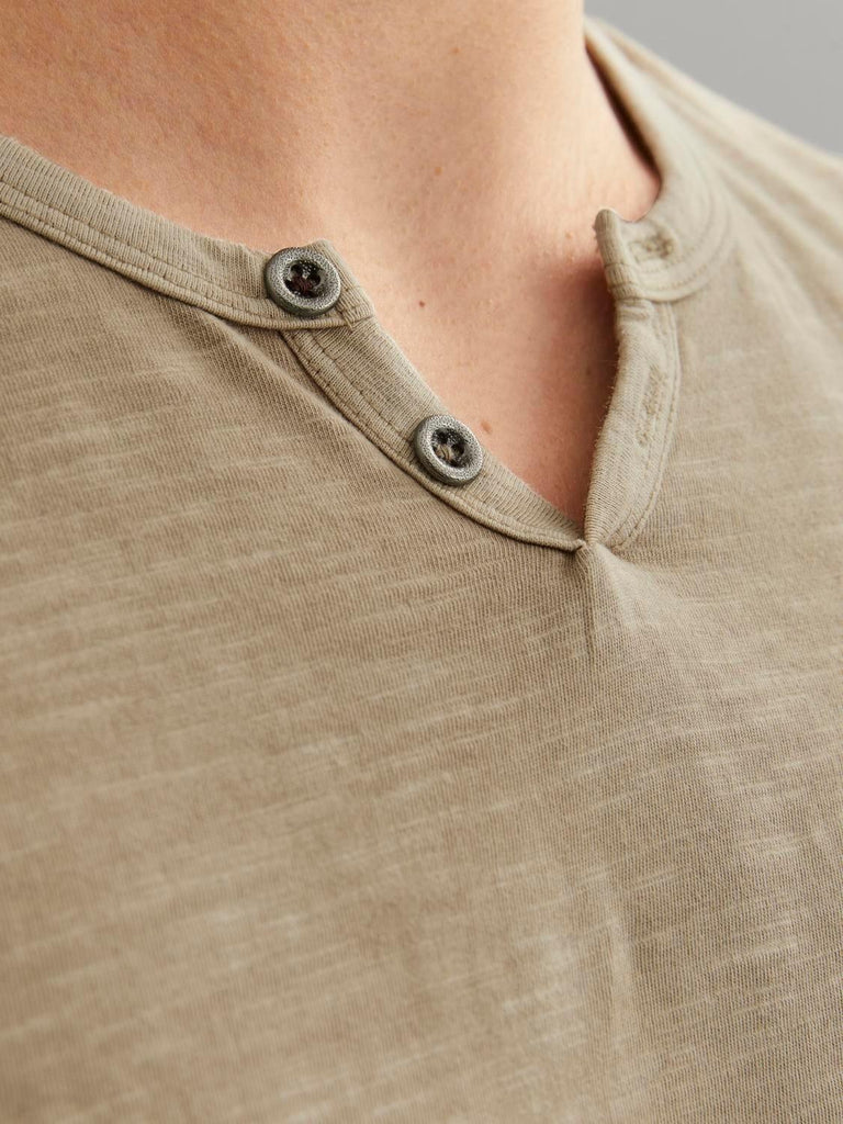 JACK AND JONES JJESPLIT NECK TEE SS NOOS