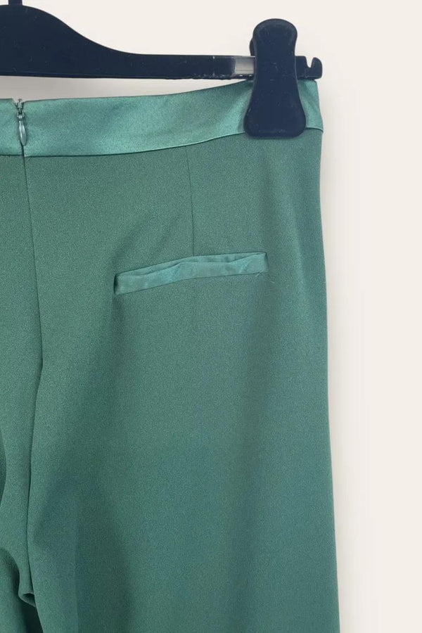 LOVEme Pantalone a zampa nero con zip dietro e inserti in raso