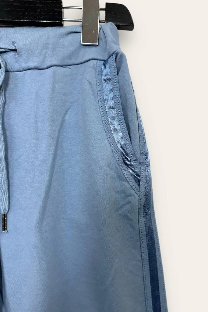 LOVEme Pantalone in felpa con banda laterale in raso