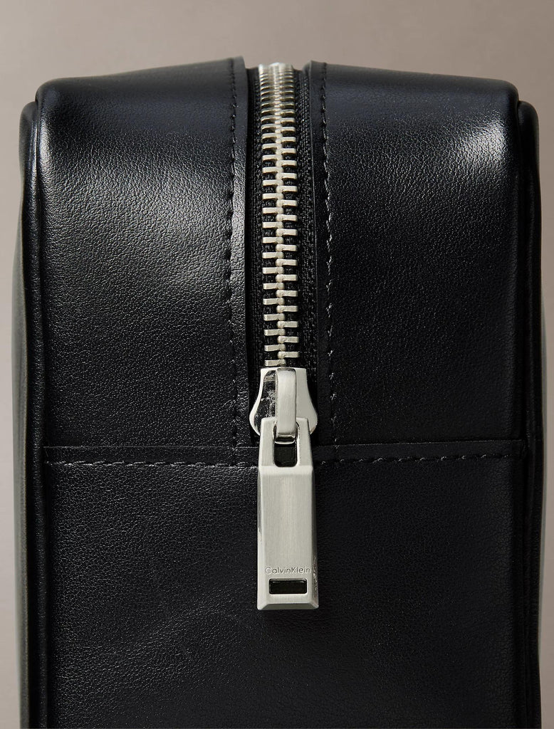 CALVIN KLEIN JEANS WEBBING STRAP DOPP KIT