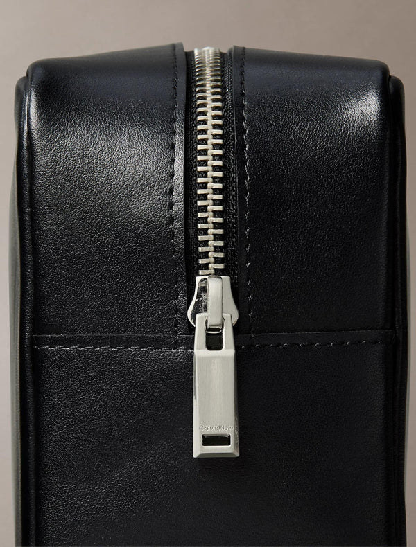 CALVIN KLEIN JEANS WEBBING STRAP DOPP KIT