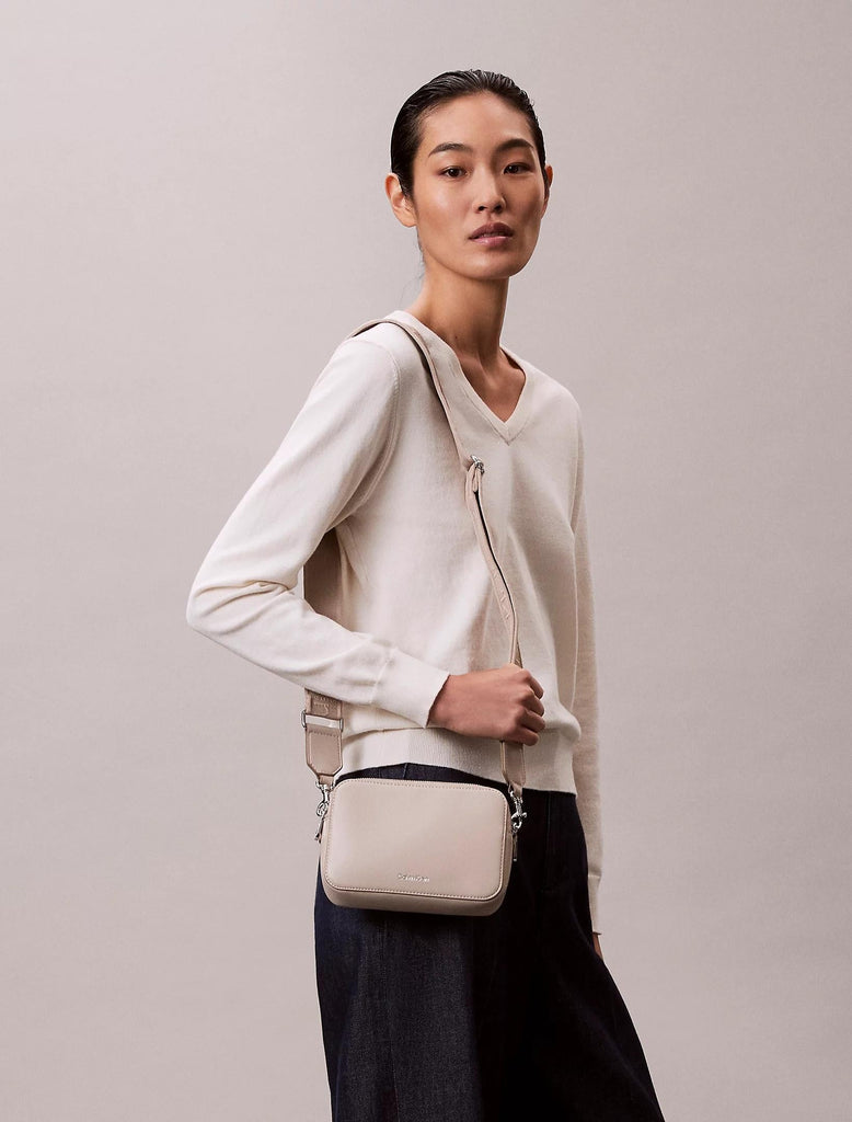 CALVIN KLEIN WEBBING DOUBLE STRAP CAMERA BAG