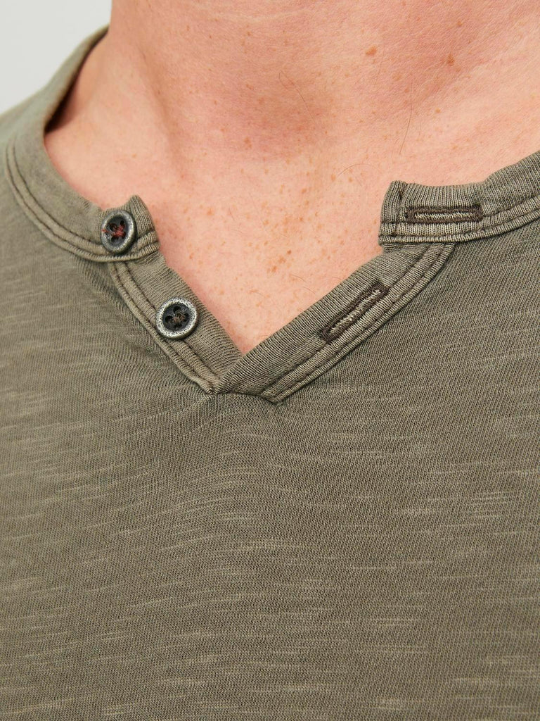 JACK AND JONES JJESPLIT NECK TEE SS NOOS
