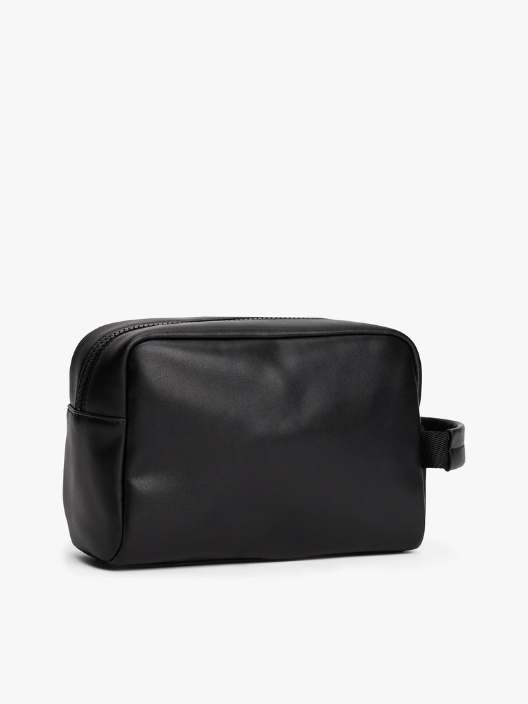 TOMMY JEANS TJM LINEAR LEATHER WASHBAG