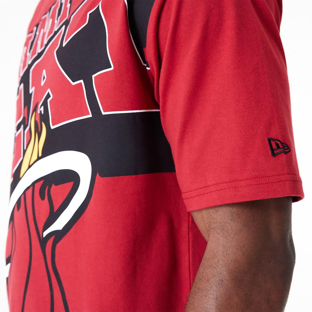 NEW ERA NBA LARGE WRDMRK OS TEE MIAHEA  PNRBLK