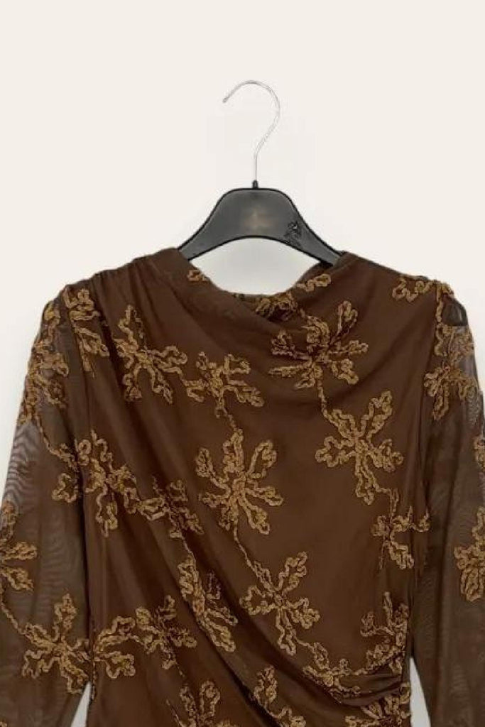 LOVEme Maglietta in tulle con ricamo in ciniglia e drappeggio sul fianco