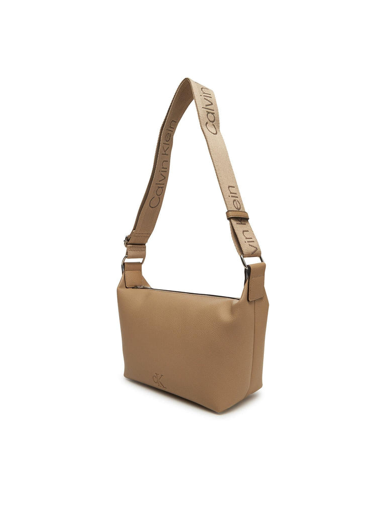 CALVIN KLEIN JEANS ULTRALIGHT SHOULDER BAG