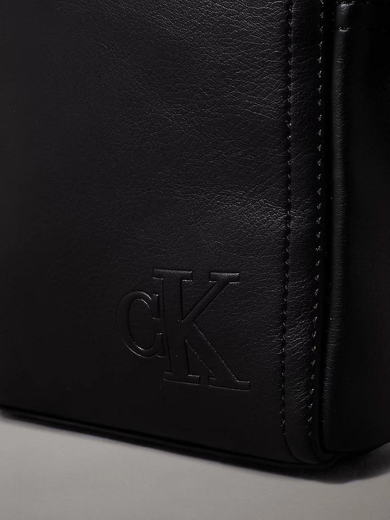 CALVIN KLEIN JEANS TAGGED REPORTER17