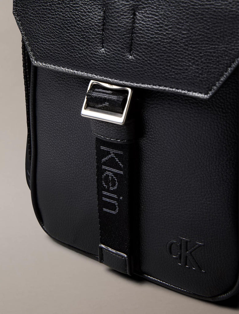 CALVIN KLEIN CARGO FLAP REPORTER