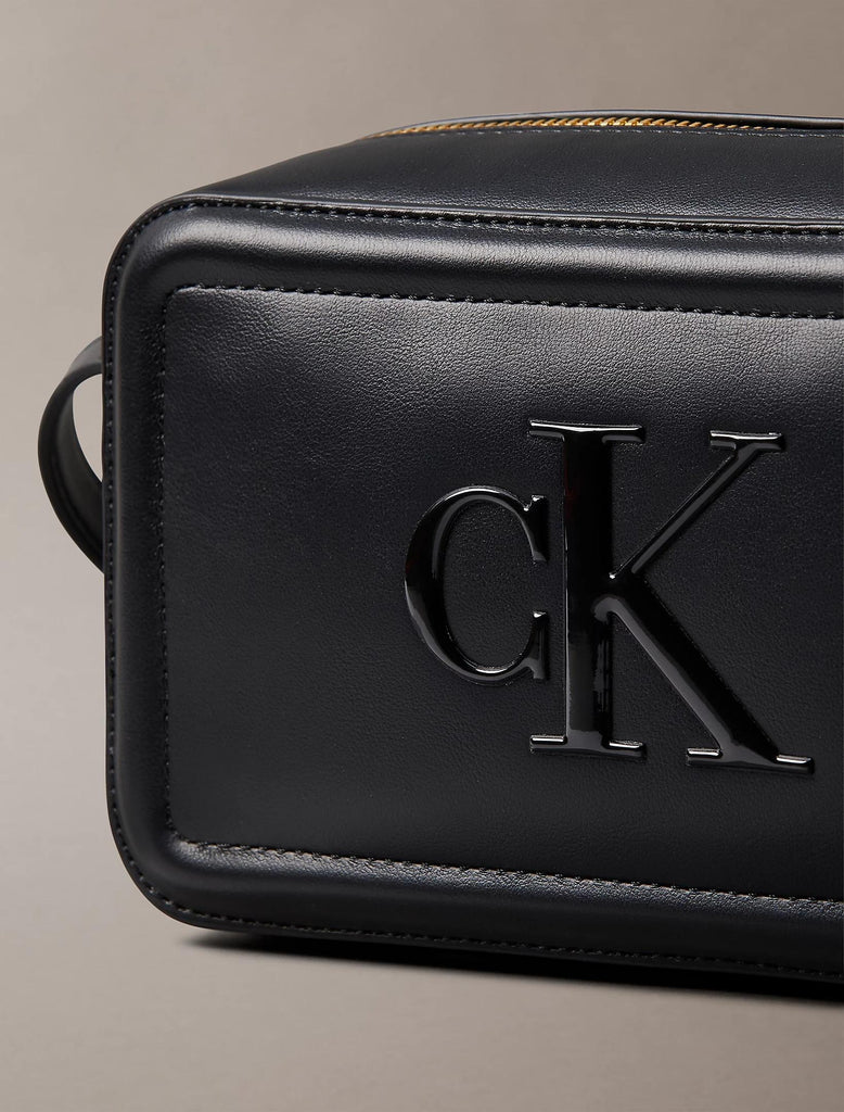 CALVIN KLEIN JEANS BOLD CK CAMERA BAG