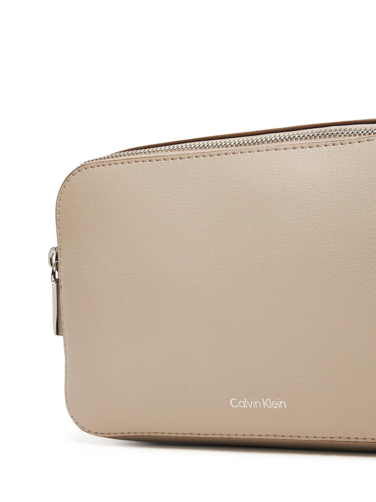 CALVIN KLEIN FOIL LOGO ELONGATED CAMERA BAG