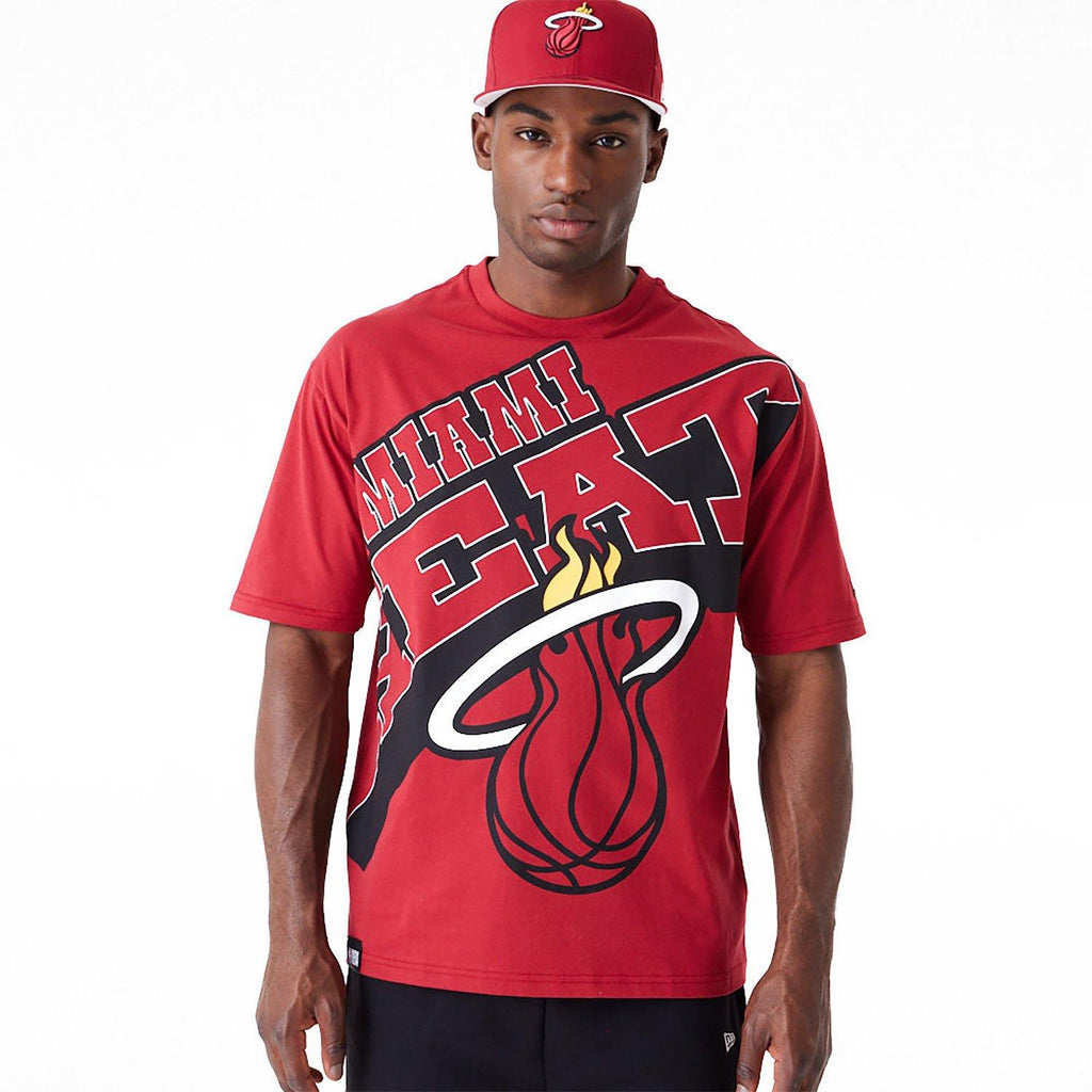 NEW ERA NBA LARGE WRDMRK OS TEE MIAHEA  PNRBLK