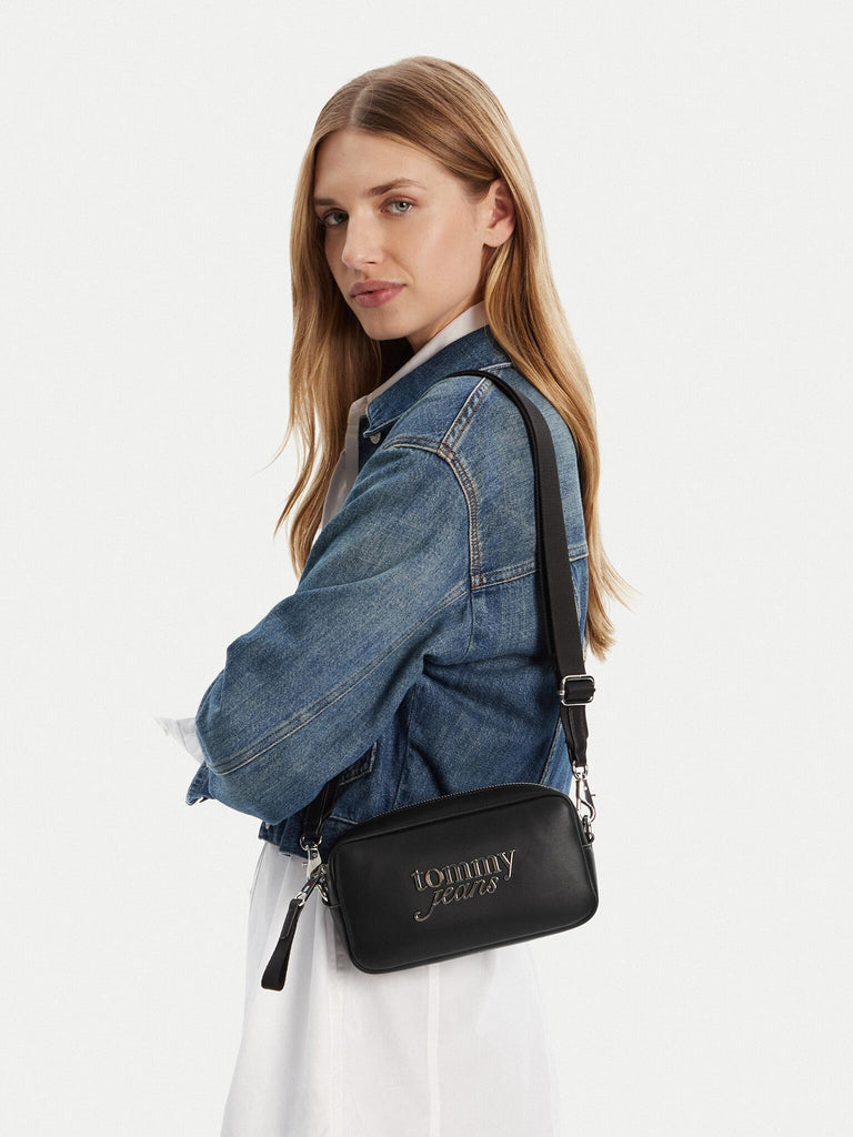 TOMMY JEANS TJW BOLD SCRIPT CAMERA BAG