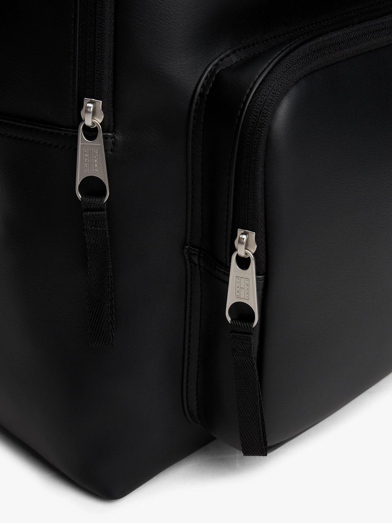 TOMMY JEANS TJM ESS DAILY PU DOME BACKPACK