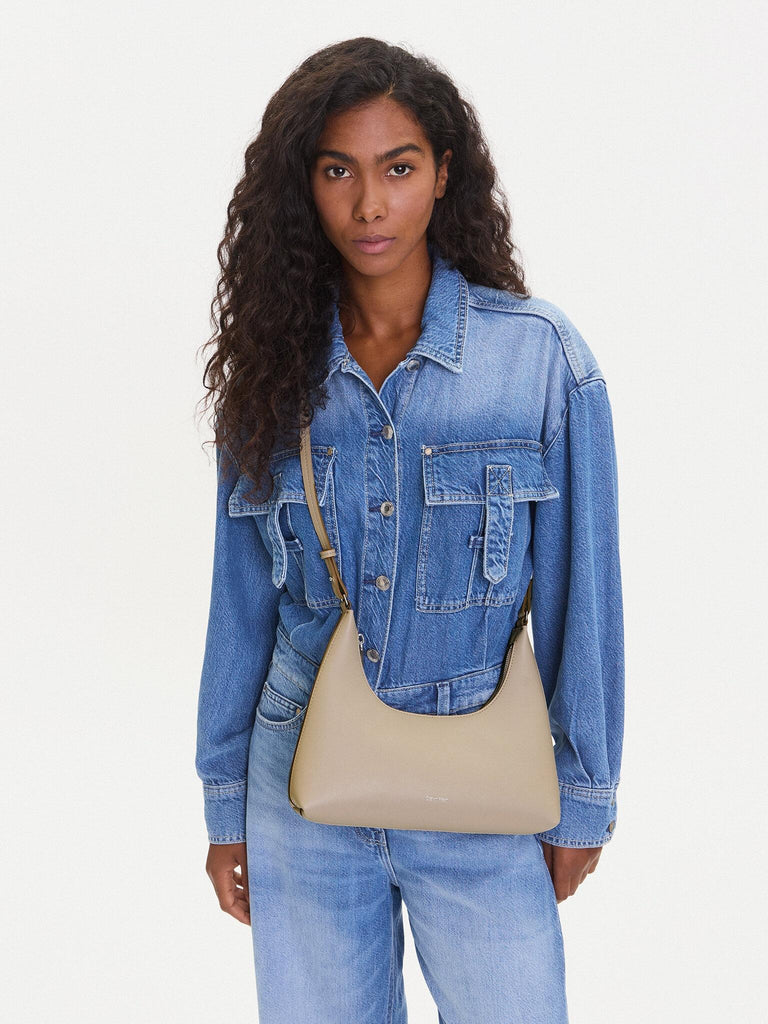 CALVIN KLEIN FOIL LOGO SHOU?LDER BAG