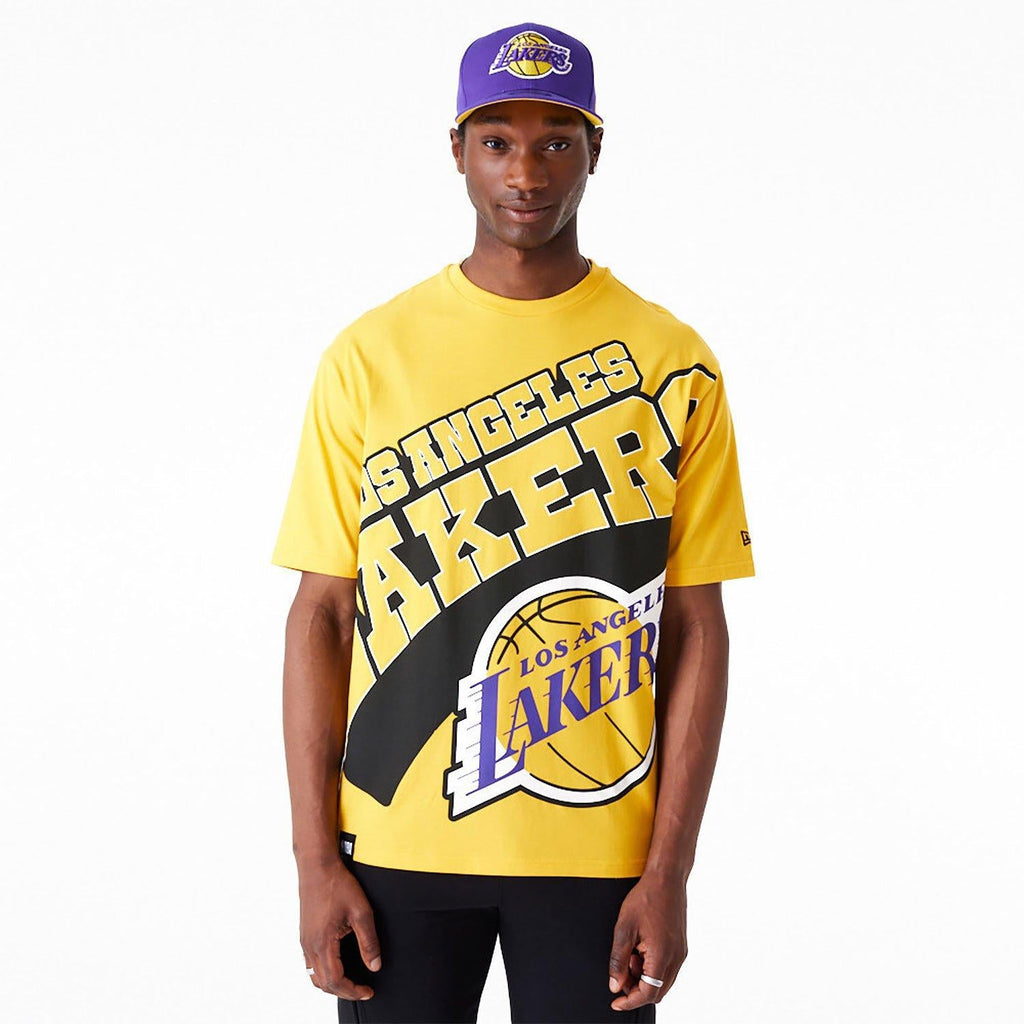 NEW ERA NBA LARGE WRDMRK OS TEE LOSLAK  AGD