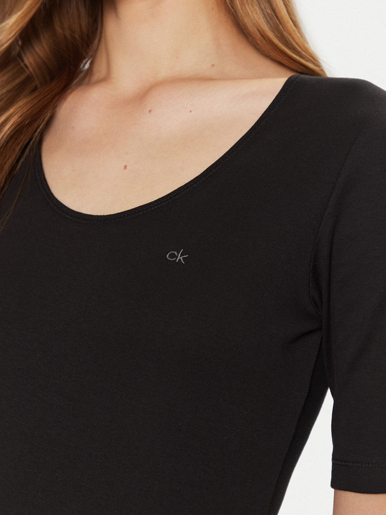 CALVIN KLEIN LIQUID TOUCH SCOOP T