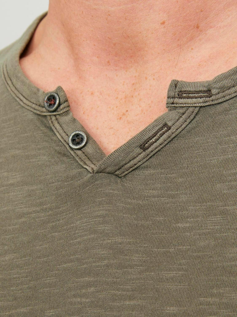JACK AND JONES JJESPLIT NECK TEE SS NOOS