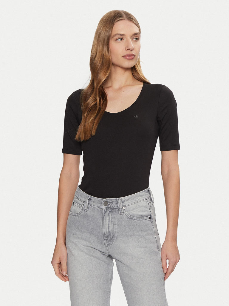 CALVIN KLEIN LIQUID TOUCH SCOOP T