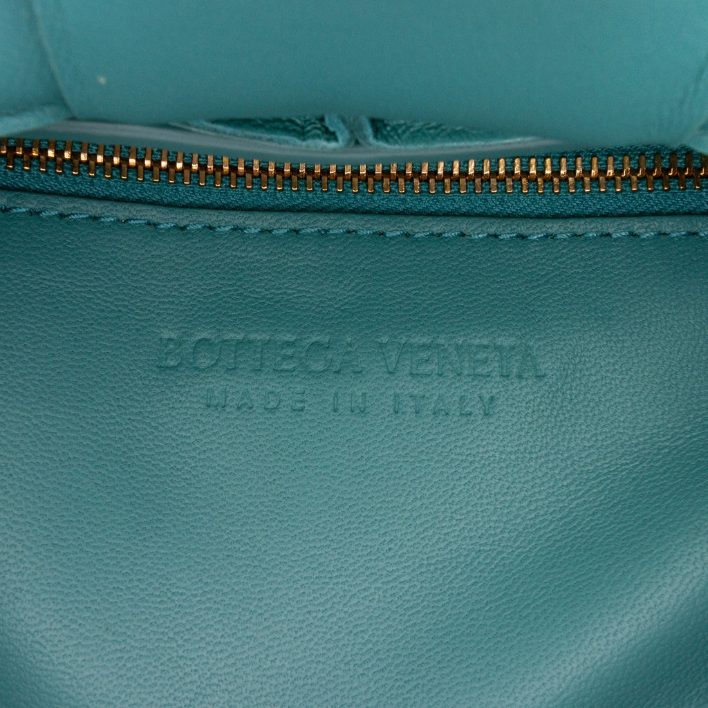 Bottega Veneta – Padded Cassette in pelle nappa blu con catena dorata – 18 x 26 x 6 cm