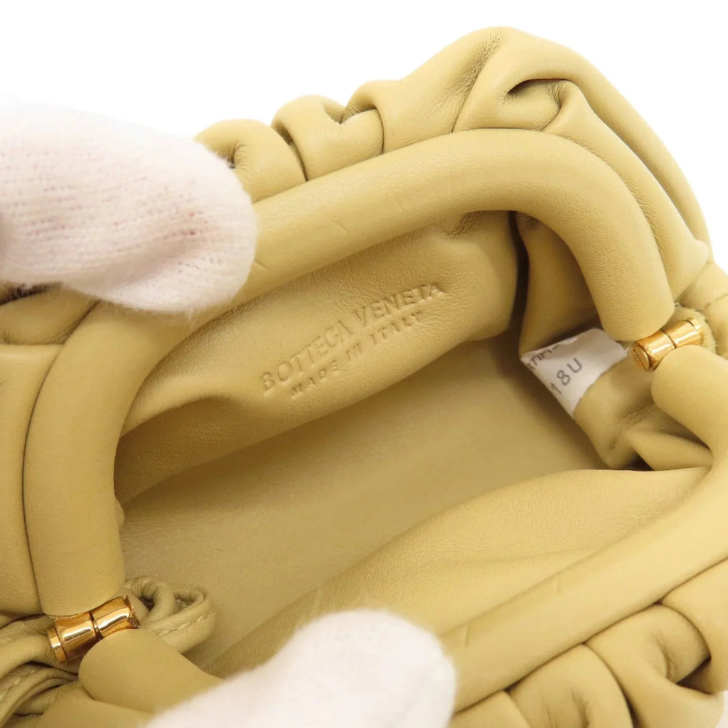 Bottega Veneta – Portamonete The Pouch in pelle beige