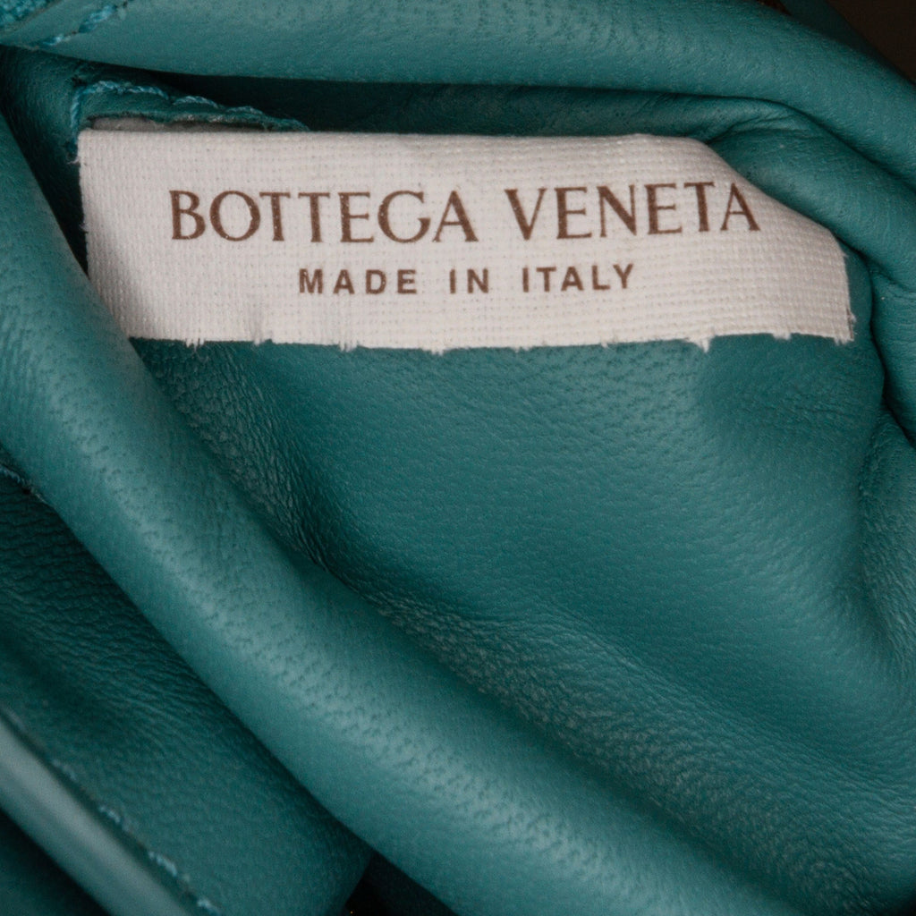 Bottega Veneta – Padded Cassette in pelle nappa blu con catena dorata – 18 x 26 x 6 cm
