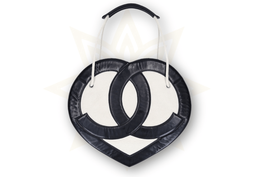 Chanel - BORSA A MANO CHANEL CUORE-CUORE IN FELTRO E PELLE LACCATA NERA