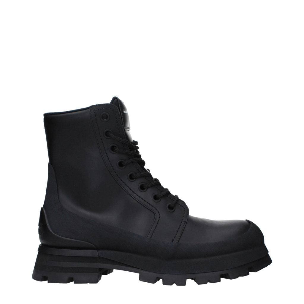 Alexander McQueen – Anfibio in Pelle Nera con Suola Chunky